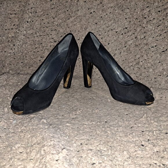 STUART WEITZMAN-Black Suede Peep Toe Pumps-Gold Inner Heel-Sz 8.5-Excellent - Picture 4 of 8